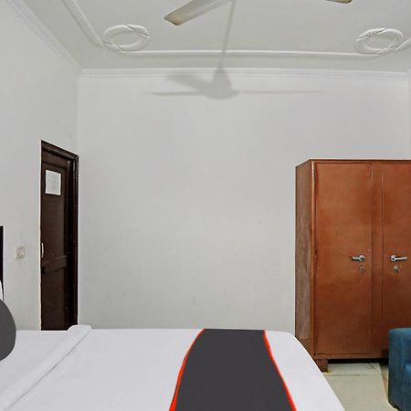 Collection O Mayank Guest House Near Iskcon Temple Noida Kālkāji Devi Exterior foto